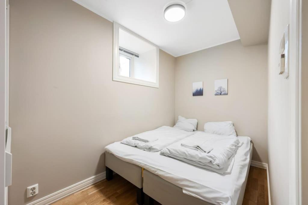 New! Modern Apt: W/ Private Entrence Appartamento *
