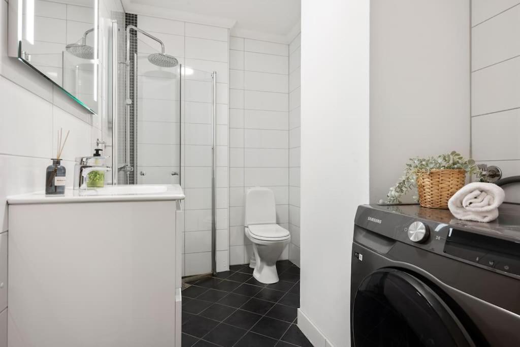 New! Modern Apt: W/ Private Entrence Апартаменты Берген